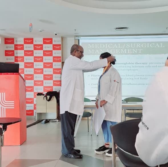Physiotherapist of Naturopathy Lucknow receiving medal for physiotherapy work by top authority in Physiotherapy